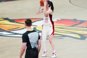 利兹联vs富勒姆全场视频回放_利兹联vs富勒姆全场录像_利兹联vs富勒姆回放免费这投篮姿势像库里吗？克拉克超远距离三分球手起刀落