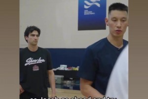埃弗顿vs纽卡斯尔联直播免费观看_埃弗顿vs纽卡斯尔联直播今日免费_埃弗顿vs纽卡斯尔联直播回放干货满满！林书豪：要尝试去封锁持球人的投篮路线 找准下手时机